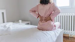 Budíte sa s bolesťou v krížoch? Toto je jej skutočná príčina a ako ju jednoducho vyriešiť doma