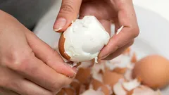 Jednoduché pravidlá pre dokonalé vajcia bez prasklín a omrviniek