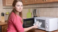 Týchto päť chýb skracuje životnosť vašej mikrovlnky na polovicu