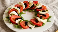 Tri ingrediencie a večera je hotová: preto tento šalát v Taliansku zbožňujú