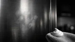 Pena na holenie ako trik na čistenie nerezu: odtlačky a šmuhy zmiznú za pár minút